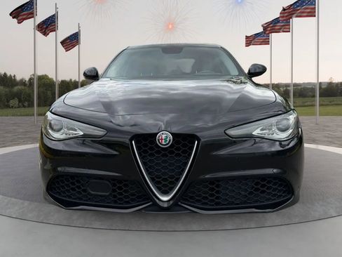 Used 2018 Alfa Romeo Giulia AWD image 2