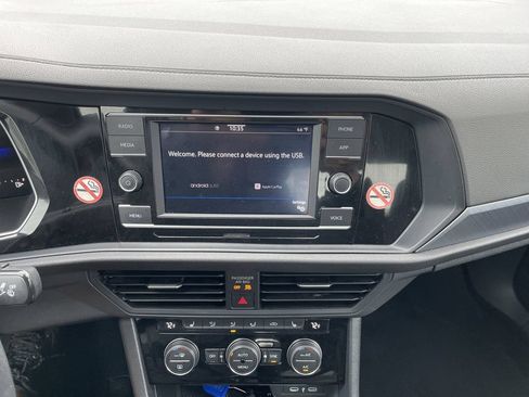 Used 2024 Volkswagen Jetta SE FWD image 18