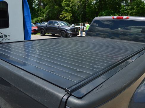 Used 2011 GMC Sierra 3500 SLT w/ SLT Convenience Package AWD/4WD image 9