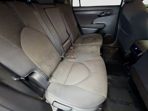 Used 2021 Toyota Highlander L FWD image 13