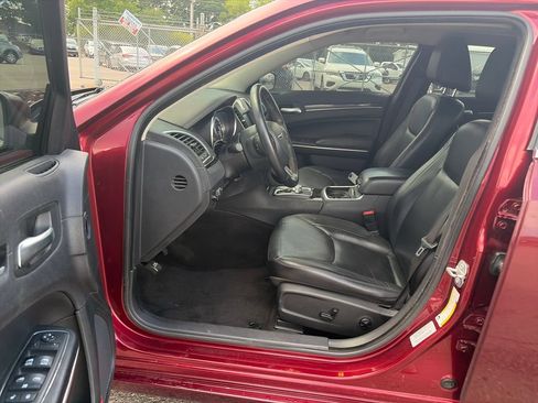 Used 2016 Chrysler 300 Limited RWD image 9