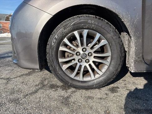 Used 2019 Toyota Sienna XLE image 25
