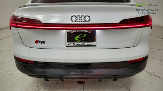 Used 2024 Audi Q8 e-tron Premium Plus w/ Premium Plus Package AWD/4WD image 25