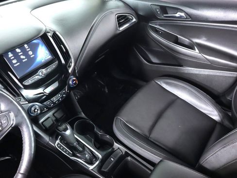 Used 2018 Chevrolet Cruze Premier image 29