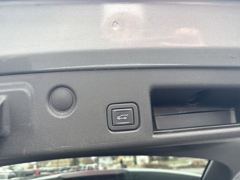 Used 2024 Chevrolet Equinox LT image 32