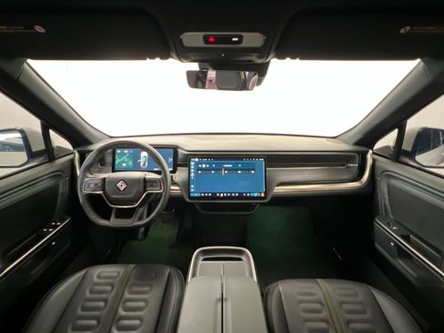 Used 2025 Rivian R1S Adventure image 10