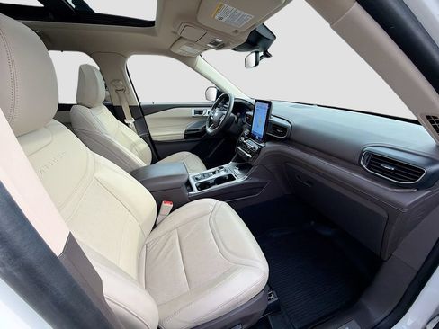 Used 2023 Ford Explorer Platinum w/ Technology Package AWD/4WD image 33