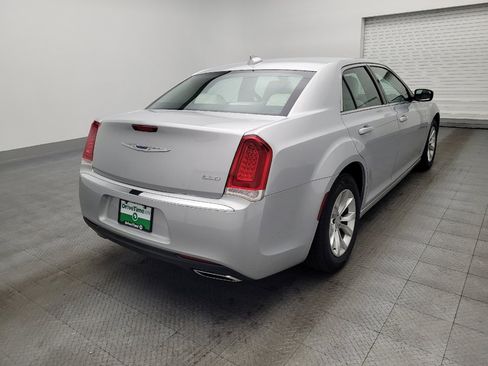 Used 2020 Chrysler 300 Touring image 9