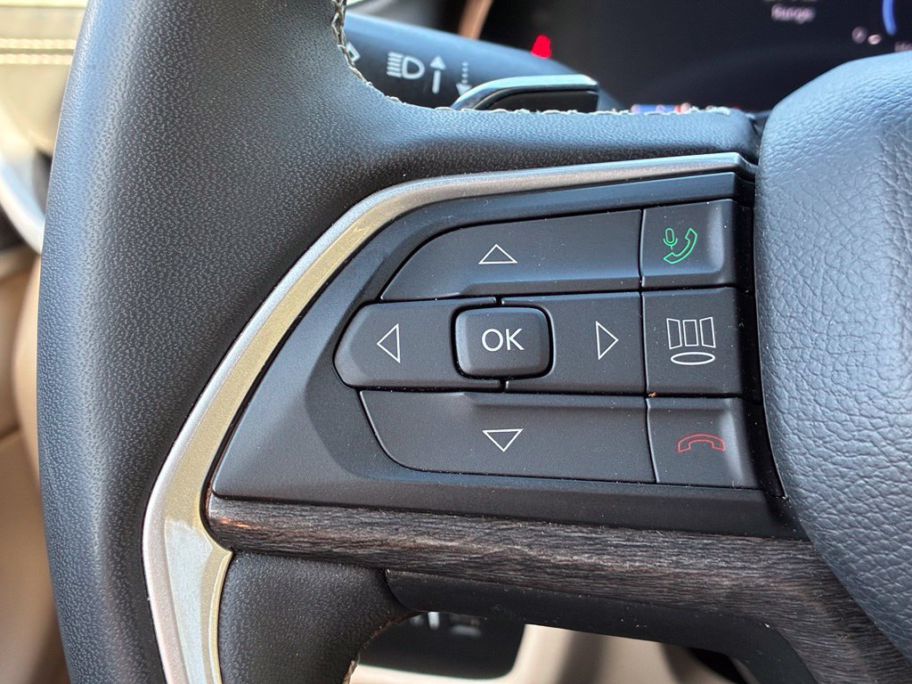 Used 2023 Jeep Grand Cherokee L Limited AWD/4WD image 21