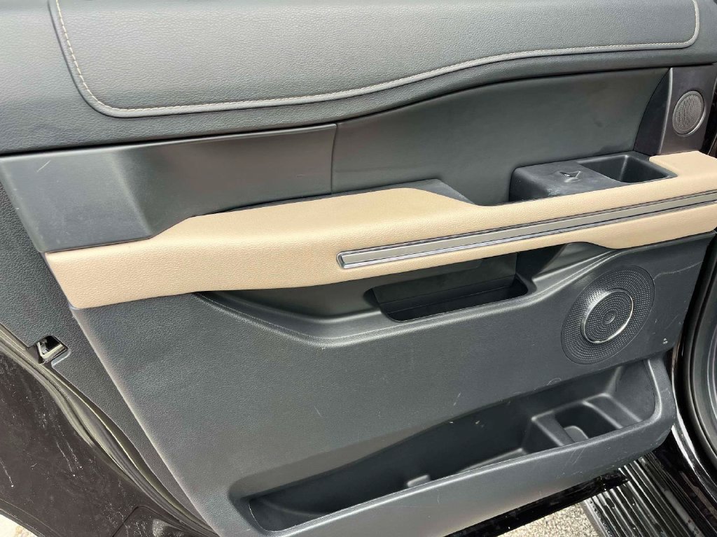 Used 2024 Ford Expedition Max Limited RWD image 5