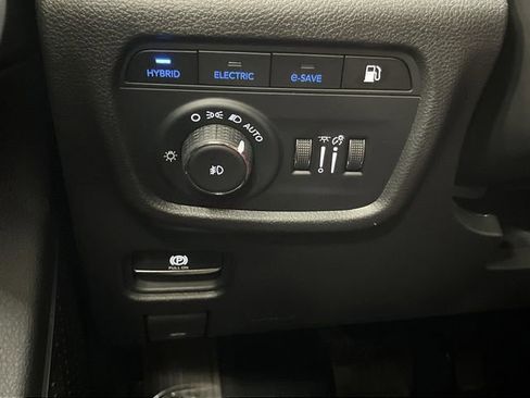 Used 2023 Jeep Grand Cherokee 4WD 4xe image 27