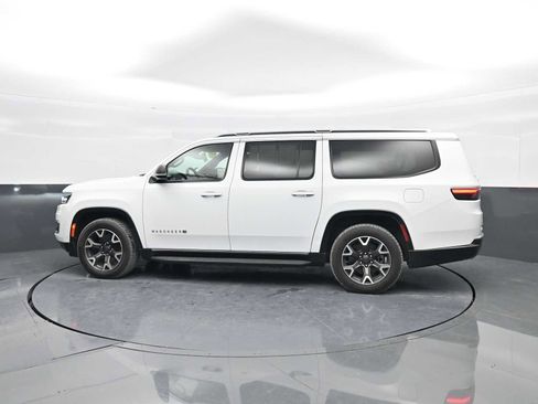 Used 2023 Jeep Wagoneer L Series III w/ Preferred Equipment Group image 5