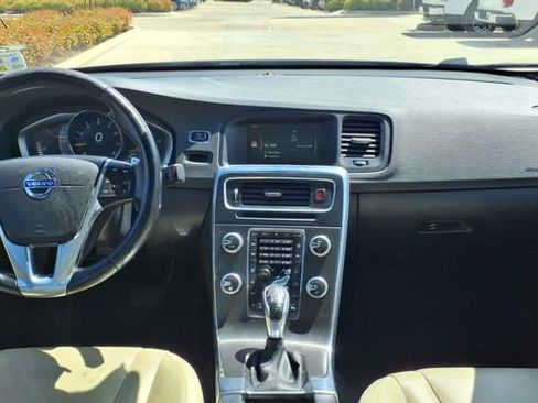 Used 2015 Volvo S60 T5 Premier w/ Convenience Package image 19
