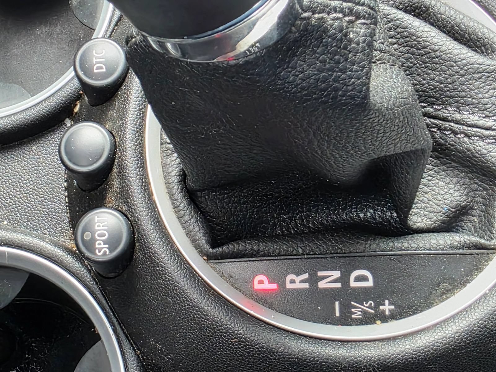 Used 2010 MINI Cooper Convertible w/ Cold Weather Pkg FWD image 15