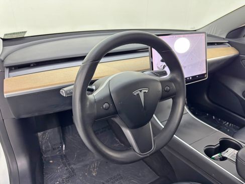 Used 2020 Tesla Model 3 Standard Range Plus image 14