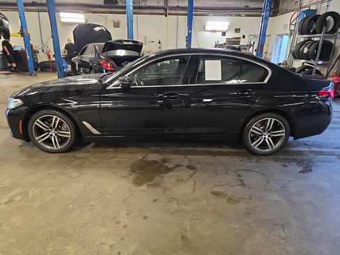 Used 2022 BMW 530i w/ Executive Package RWD image 2