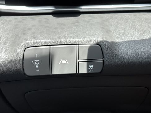 Certified 2023 Hyundai Elantra SEL FWD image 17