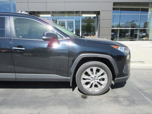 Used 2019 Toyota RAV4 Limited w/ Advanced Technology Package AWD/4WD image 11