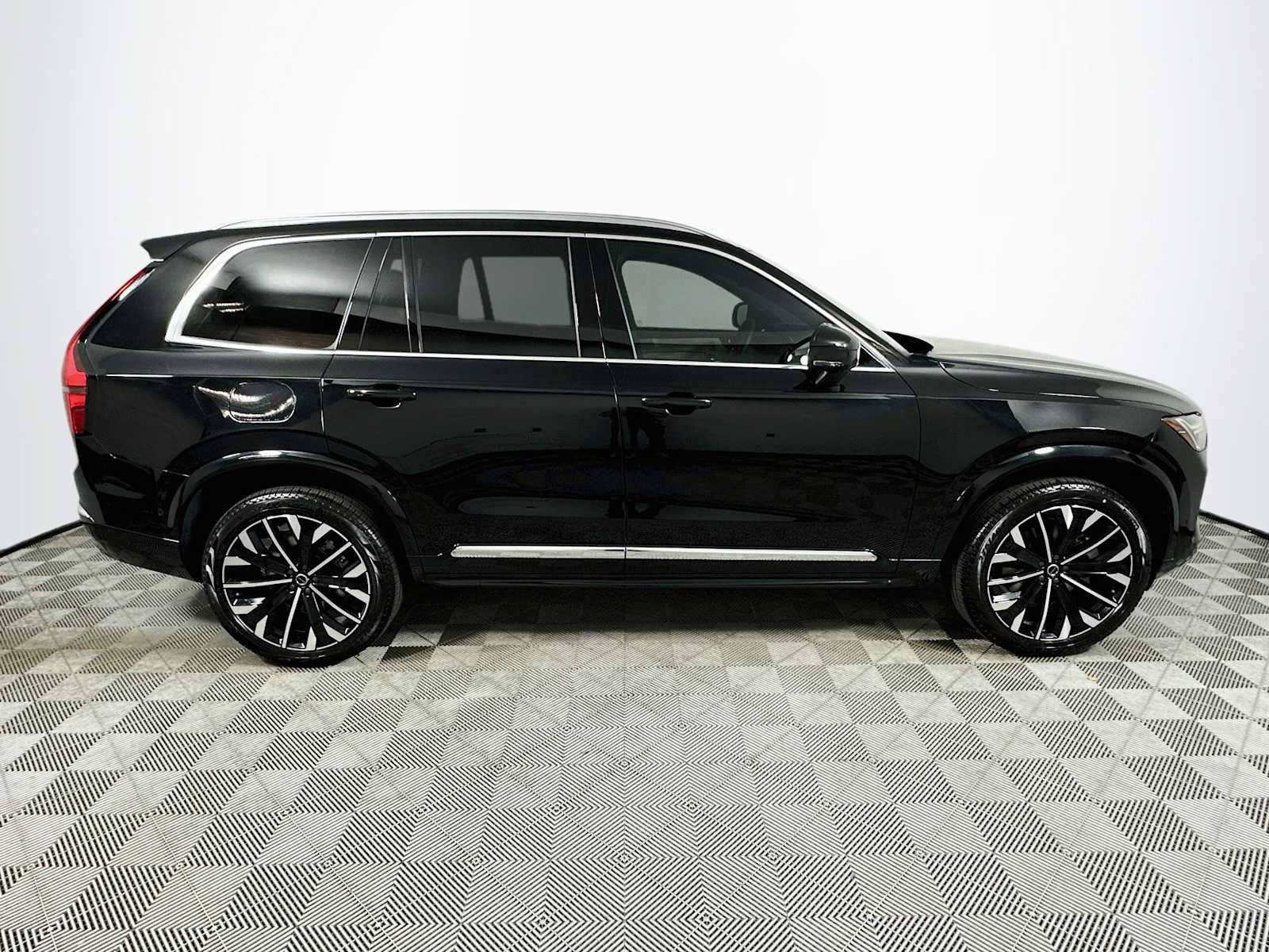 New 2026 Volvo XC90 B6 Plus w/ Protection Package Premier AWD/4WD image 8