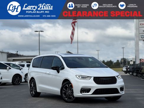 New 2026 Chrysler Pacifica Limited w/ S Appearance Package image 1