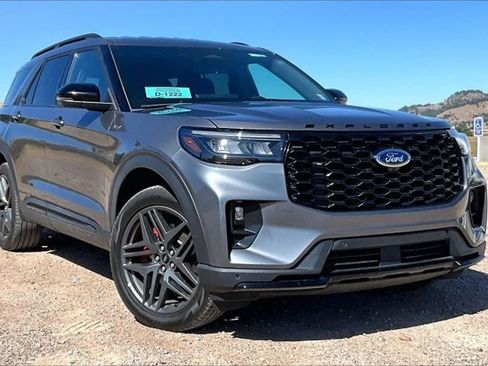 Used 2025 Ford Explorer ST-Line w/ ST-Line Street Pack AWD/4WD image 3