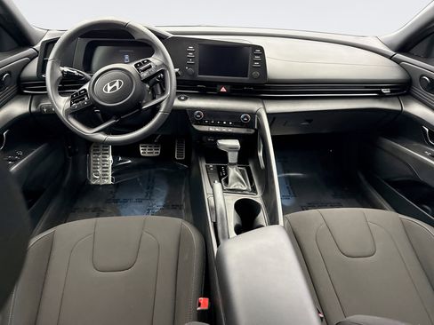 Used 2025 Hyundai Elantra Sport image 14