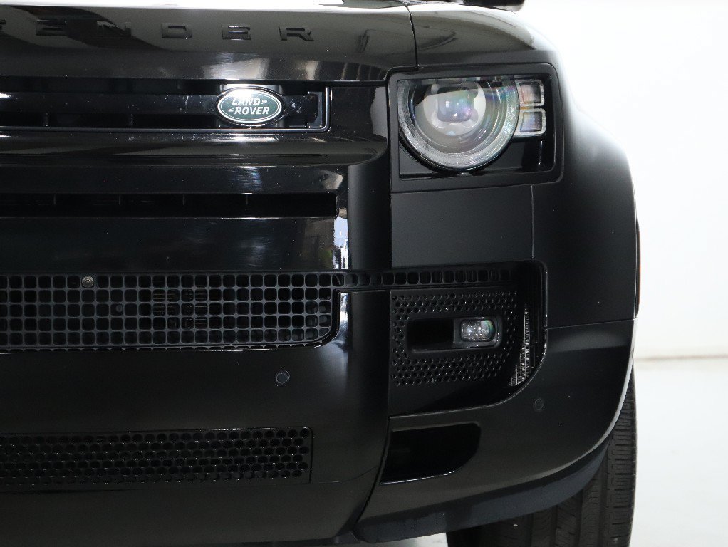 Certified 2024 Land Rover Defender 110 V8 AWD/4WD image 44