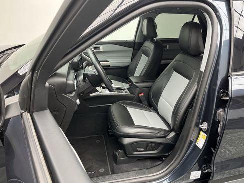 Used 2023 Ford Explorer XLT w/ Equipment Group 202A image 10