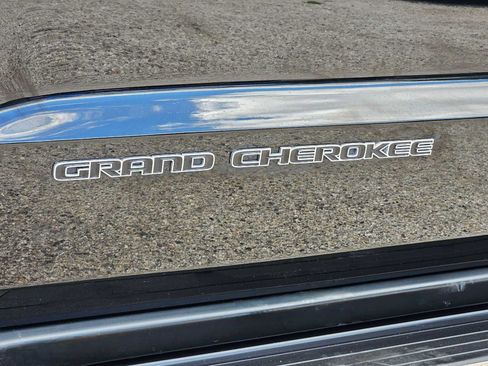 Used 2021 Jeep Grand Cherokee Laredo RWD image 13