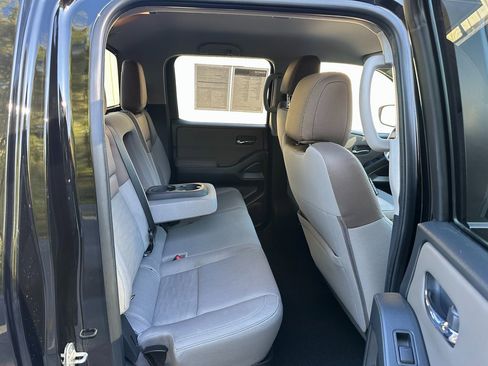 Used 2023 Nissan Frontier SV w/ SV Convenience Package image 27