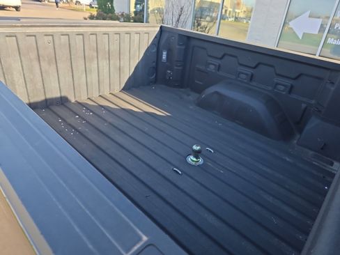 Used 2022 Chevrolet Silverado 1500 ZR2 w/ Technology Package image 12