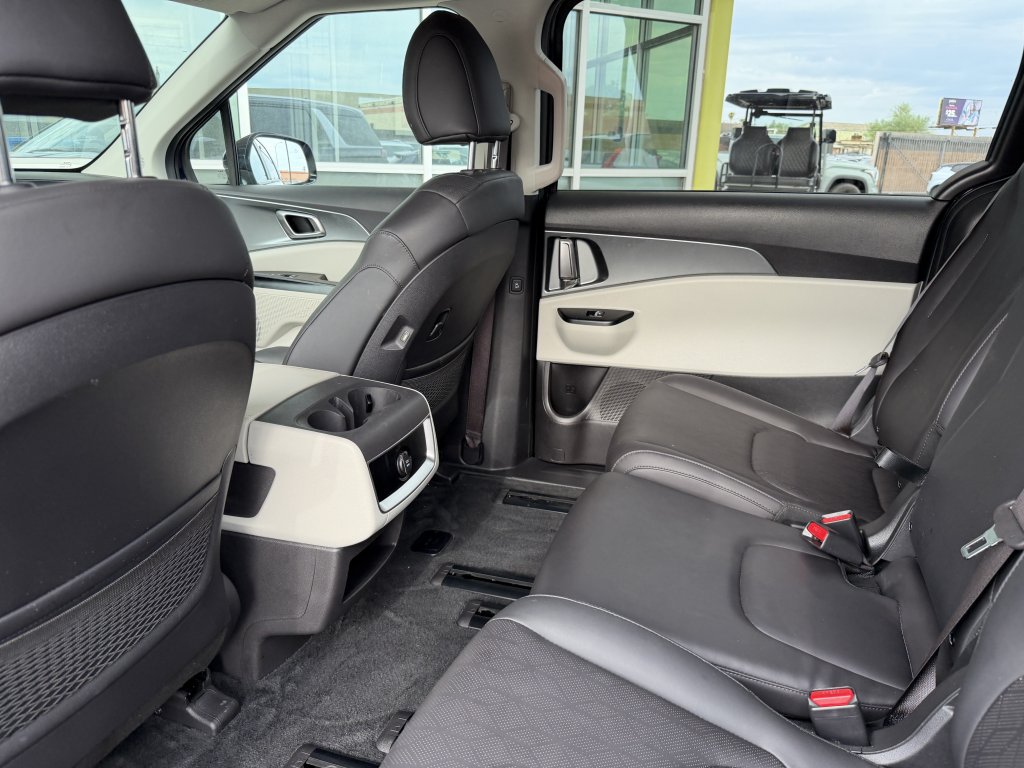 Used 2024 Kia Carnival LX FWD image 37