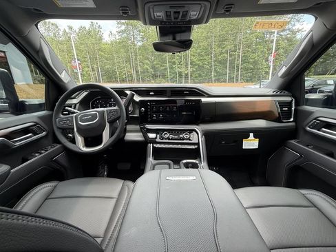 Used 2025 GMC Sierra 2500 Denali w/ Denali Reserve Package AWD/4WD image 3