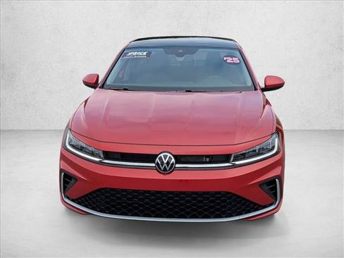 Certified 2025 Volkswagen Jetta SE w/ Sunroof Package FWD image 2