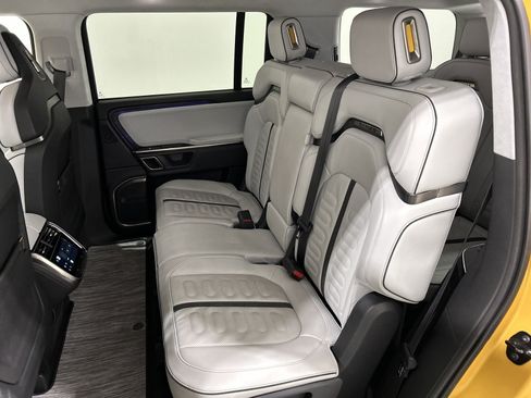 Used 2023 Rivian R1S Adventure AWD/4WD image 21