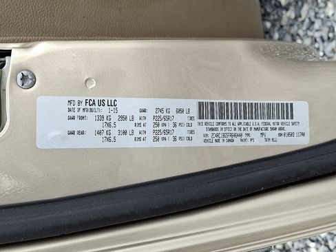 Used 2015 Chrysler Town & Country Touring w/ Driver Convenience Group image 25