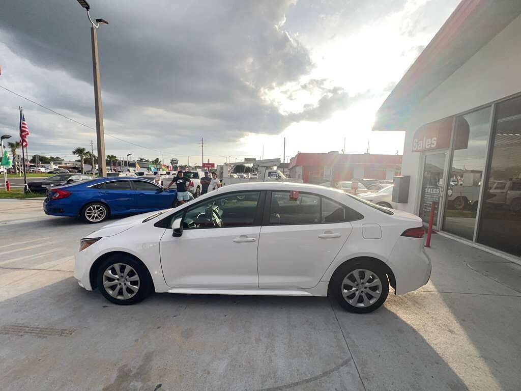 Used 2021 Toyota Corolla LE FWD image 14