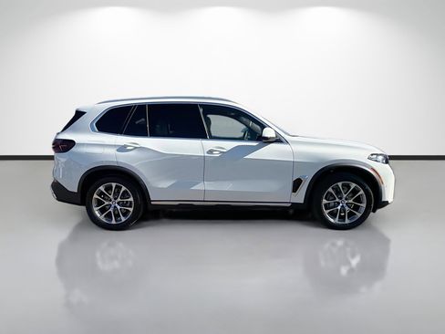 New 2026 BMW X5 xDrive40i w/ Parking Assistance Package image 2