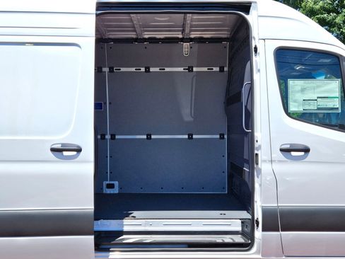 Used 2024 Mercedes-Benz eSprinter 170 Cargo image 2