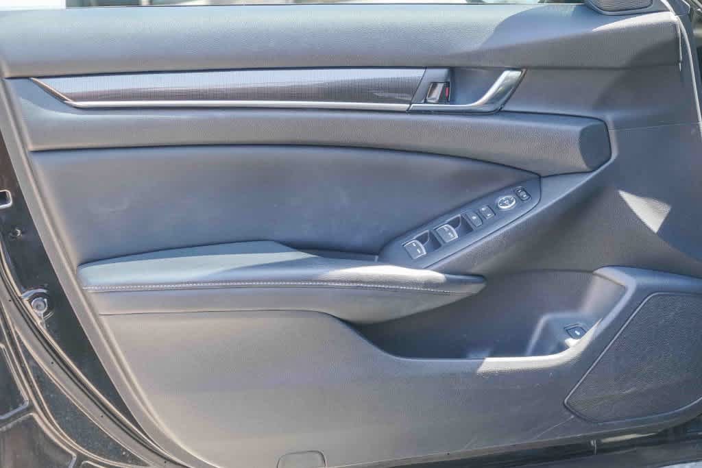 Used 2018 Honda Accord Sport image 19