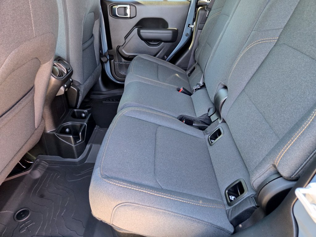 Used 2025 Jeep Gladiator Sport AWD/4WD image 13
