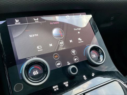 Used 2019 Land Rover Range Rover Velar R-Dynamic SE image 33