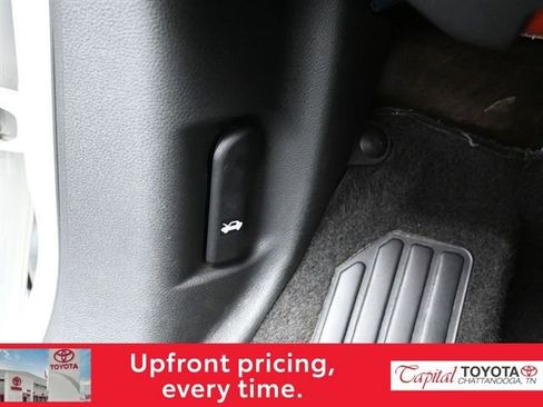 Used 2024 Nissan Pathfinder SV image 31