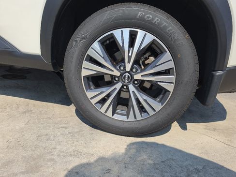 Used 2023 Nissan Rogue SV FWD image 19