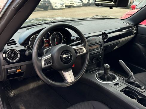 Used 2006 MAZDA MX-5 Miata Touring RWD image 2