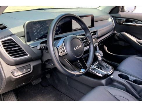 Used 2024 Kia Seltos EX AWD/4WD image 13