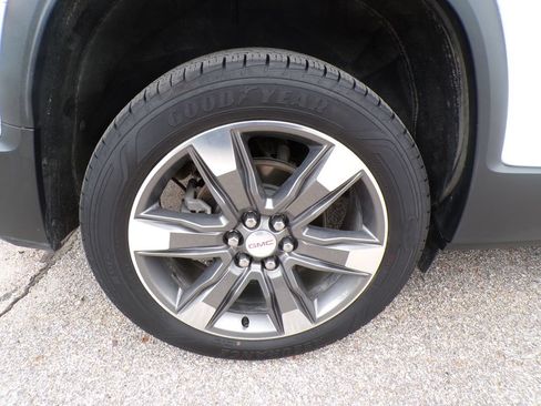 Used 2019 GMC Acadia SLT AWD/4WD image 22