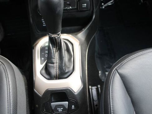 Used 2017 Jeep Renegade Trailhawk AWD/4WD image 19