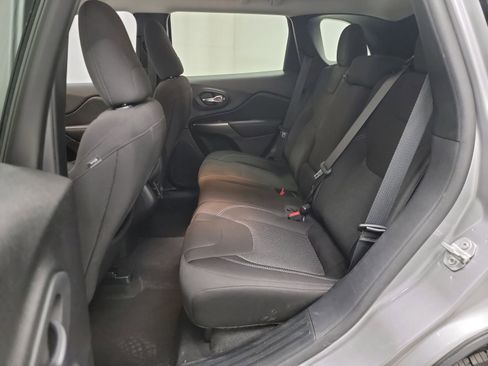 Used 2020 Jeep Cherokee Latitude w/ Cold Weather Group image 27