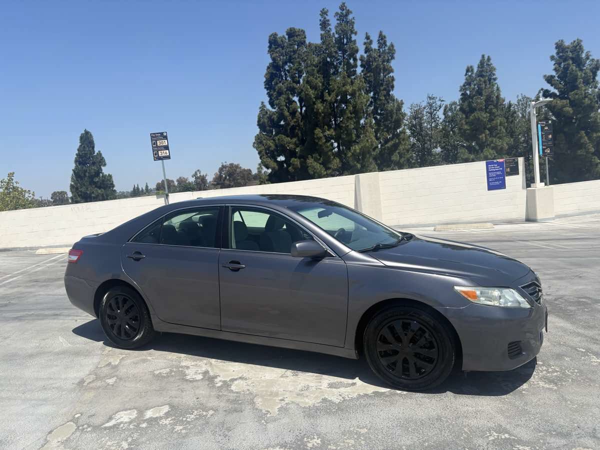 Used 2011 Toyota Camry LE FWD image 27